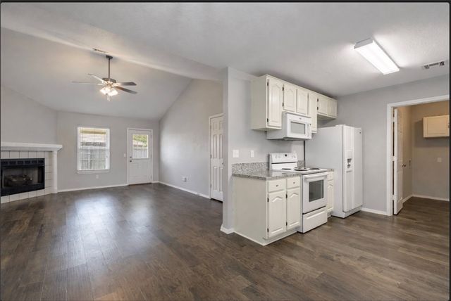 1415 S Camellia Lane, Fayetteville, AR 72704