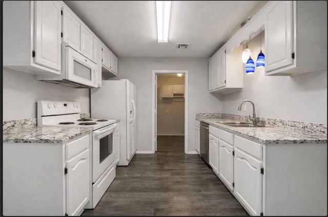 1415 S Camellia Lane, Fayetteville, AR 72704