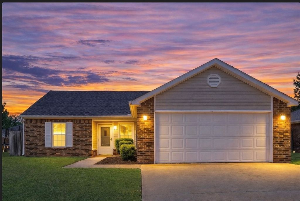 1415 S Camellia Lane, Fayetteville, AR 72704