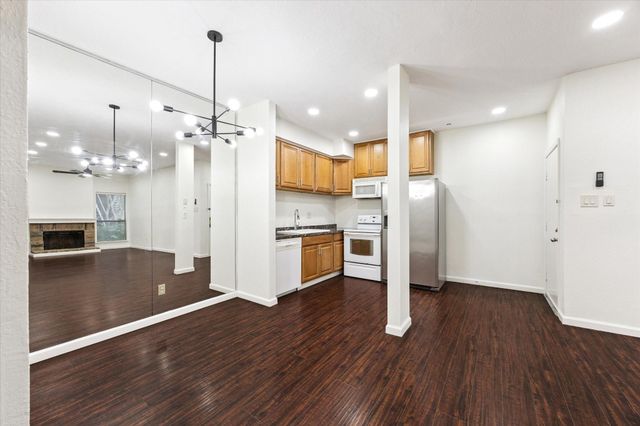 10053 Westpark Dr 307, Houston, TX 77042