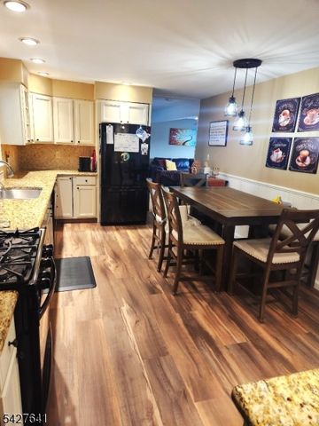 71 Hackberry Pl, Clifton City, NJ 07013
