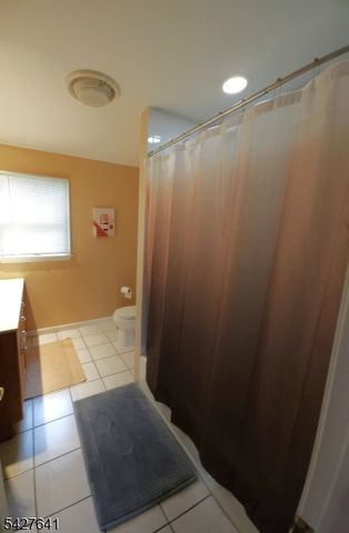 71 Hackberry Pl, Clifton City, NJ 07013