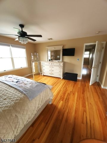 71 Hackberry Pl, Clifton City, NJ 07013