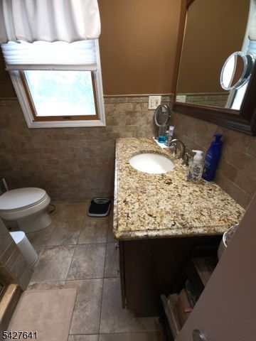 71 Hackberry Pl, Clifton City, NJ 07013