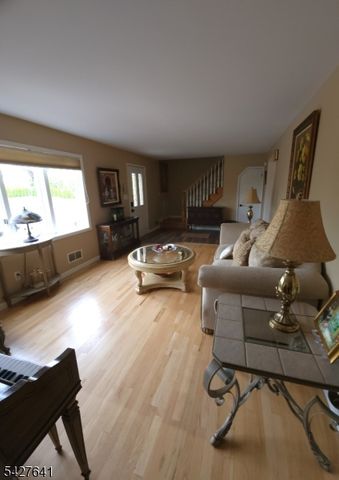 71 Hackberry Pl, Clifton City, NJ 07013