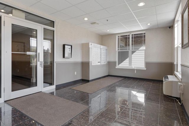 6995 S Riverwood BOULEVARD #S-301, Franklin, WI 53132