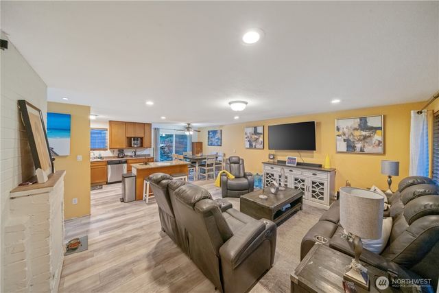 20827 59th Place W, Lynnwood, WA 98036