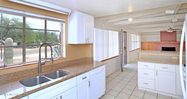 2520 E Helen Street, Tucson, AZ 85716