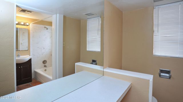 2520 E Helen Street, Tucson, AZ 85716