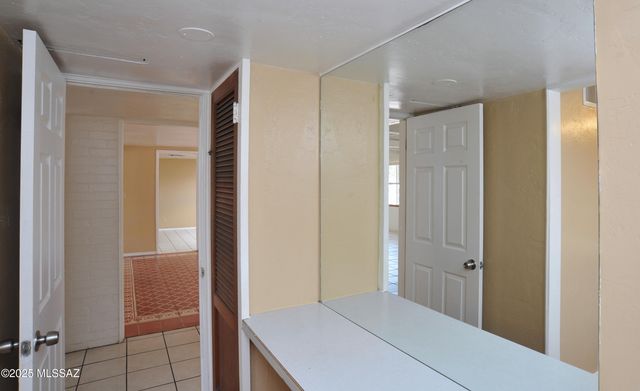 2520 E Helen Street, Tucson, AZ 85716