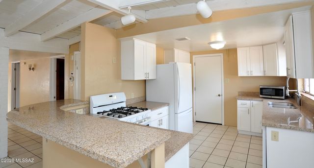 2520 E Helen Street, Tucson, AZ 85716