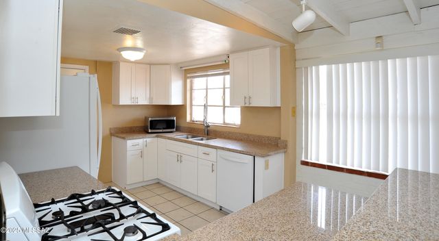 2520 E Helen Street, Tucson, AZ 85716