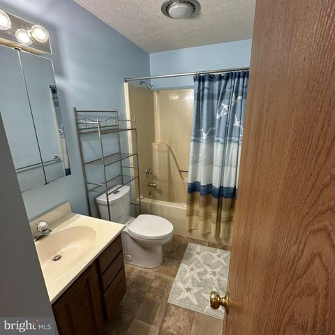 1088 WESTGATE DRIVE, Chambersburg, PA 17201