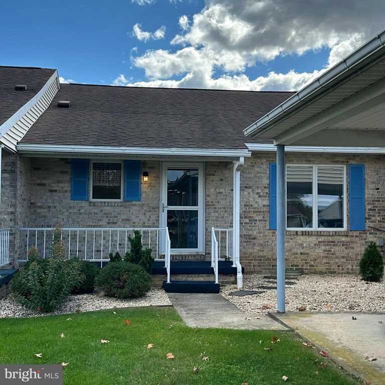 1088 WESTGATE DRIVE, Chambersburg, PA 17201