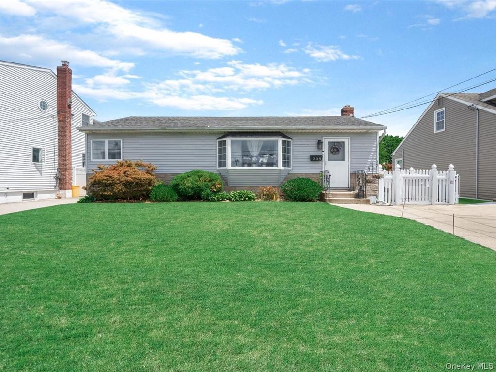 208 N 3rd Street, Bethpage, NY 11714 — exterior