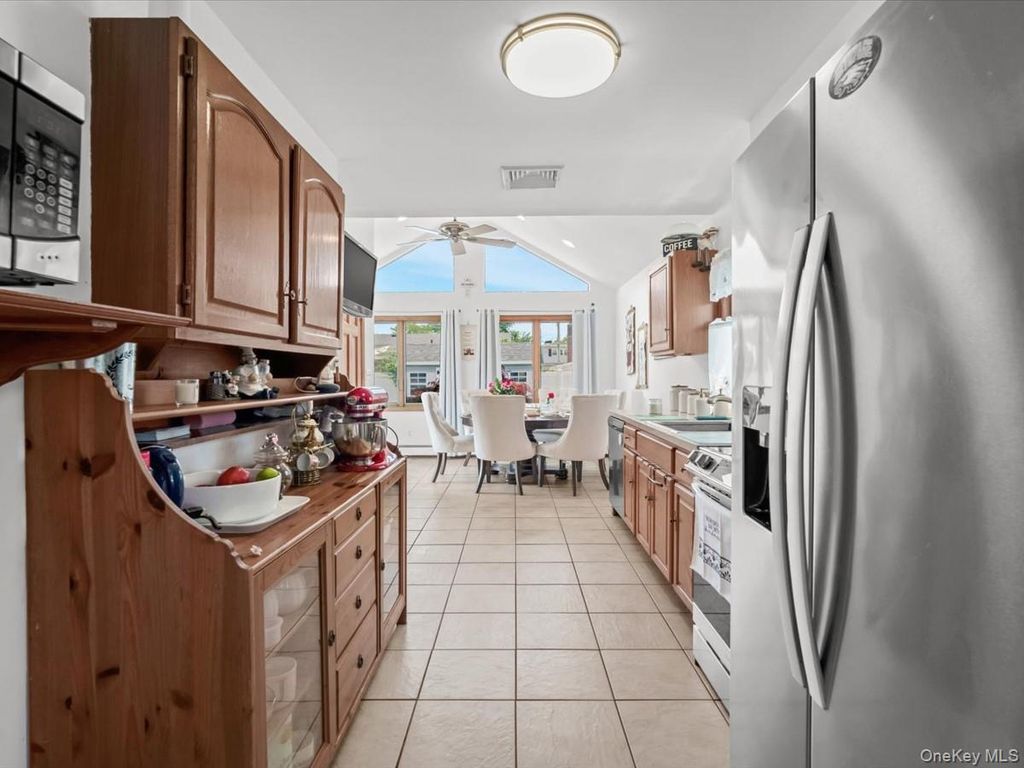 208 N 3rd Street, Bethpage, NY 11714 — photo 4
