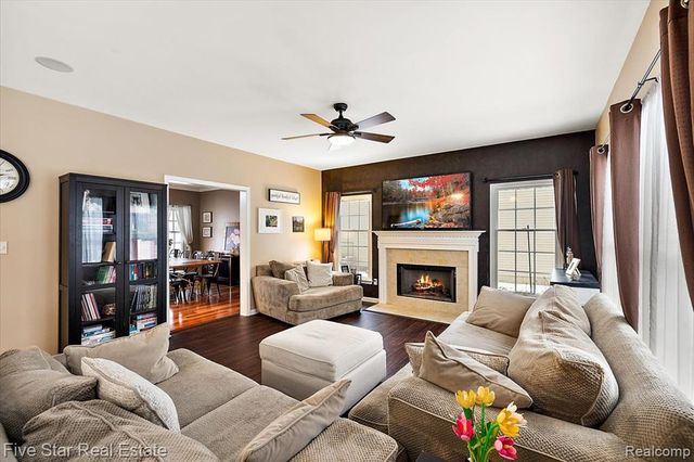 1159 Horseshoe Drive, South Lyon, MI 48178