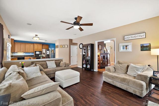 1159 Horseshoe Drive, South Lyon, MI 48178