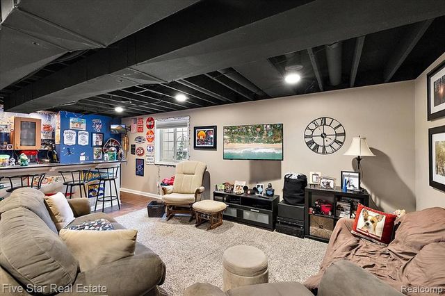 1159 Horseshoe Drive, South Lyon, MI 48178