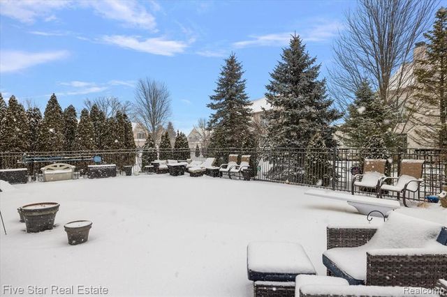 1159 Horseshoe Drive, South Lyon, MI 48178