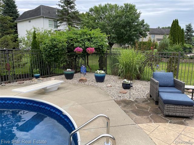 1159 Horseshoe Drive, South Lyon, MI 48178