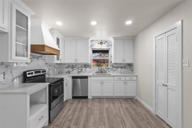 1917 Windlea Drive, Euless, TX 76040