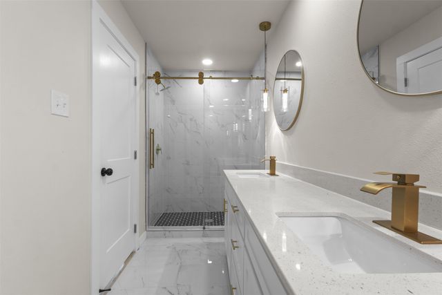 1917 Windlea Drive, Euless, TX 76040