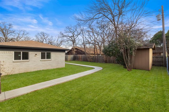 1917 Windlea Drive, Euless, TX 76040