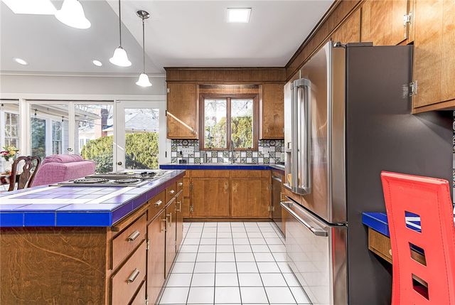 12 Coldbrook Court, Cranston, RI 02920