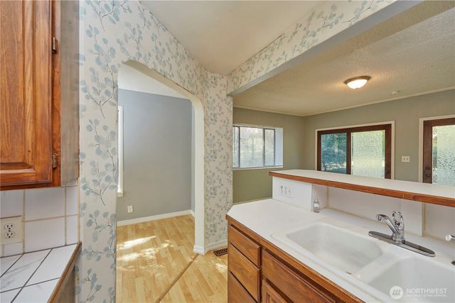 9059 Carkeek Drive S, Seattle, WA 98118