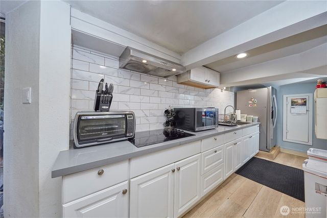 9059 Carkeek Drive S, Seattle, WA 98118