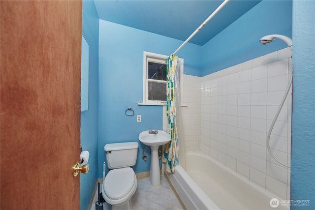 9059 Carkeek Drive S, Seattle, WA 98118