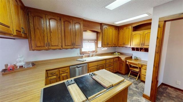 15293 Skyway Drive, Bonner Springs, KS 66012