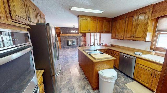 15293 Skyway Drive, Bonner Springs, KS 66012