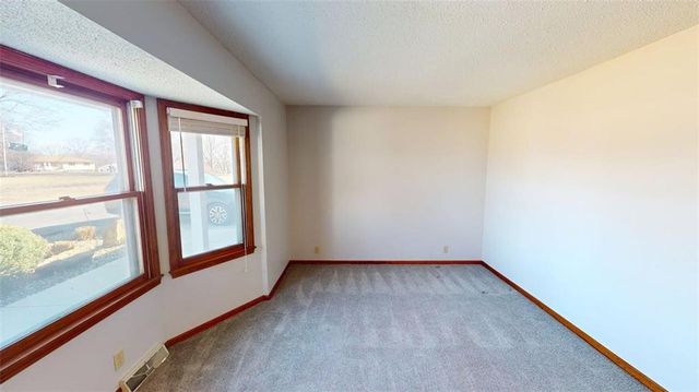 15293 Skyway Drive, Bonner Springs, KS 66012