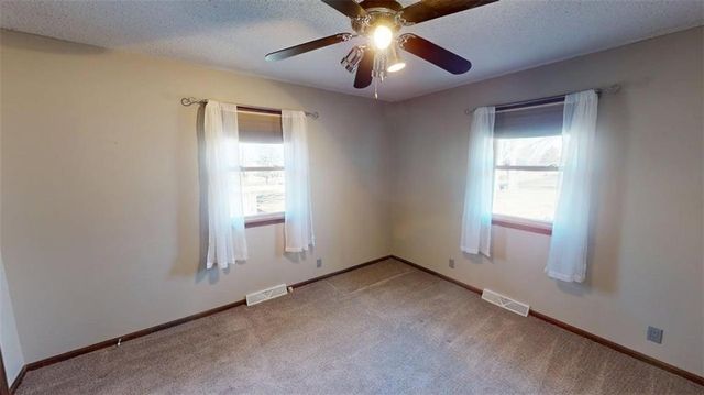 15293 Skyway Drive, Bonner Springs, KS 66012