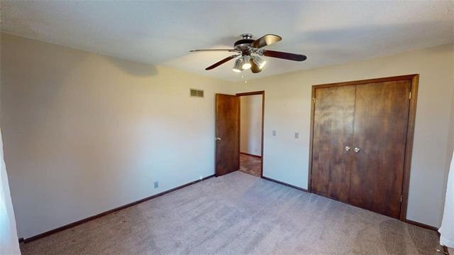 15293 Skyway Drive, Bonner Springs, KS 66012