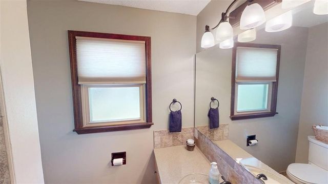 15293 Skyway Drive, Bonner Springs, KS 66012