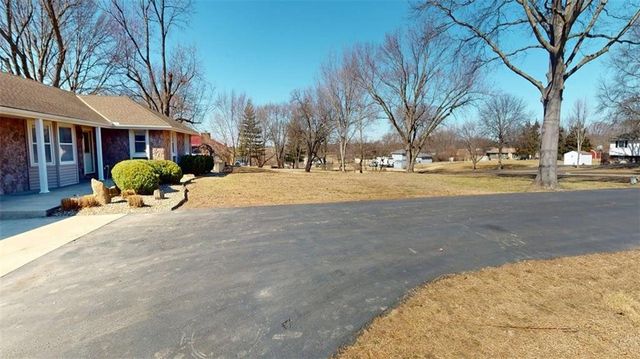 15293 Skyway Drive, Bonner Springs, KS 66012