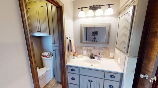 15293 Skyway Drive, Bonner Springs, KS 66012