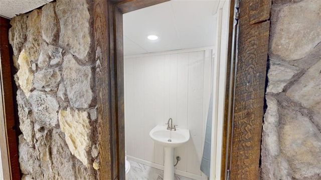 15293 Skyway Drive, Bonner Springs, KS 66012