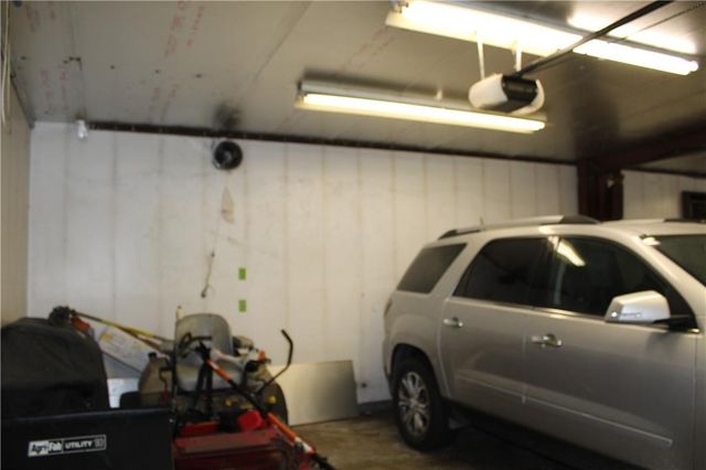 15293 Skyway Drive, Bonner Springs, KS 66012