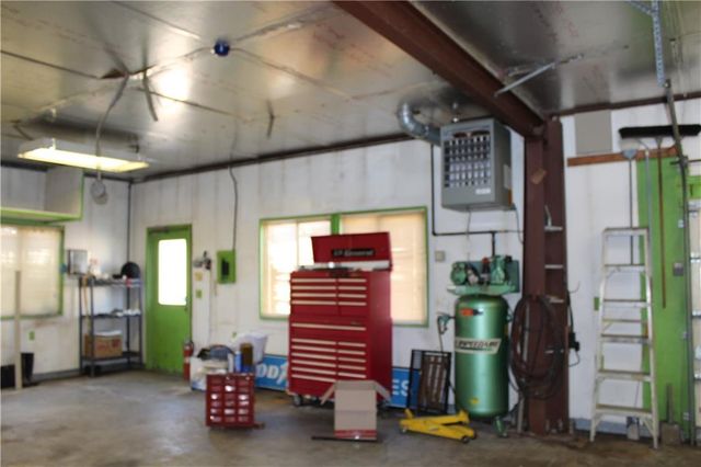 15293 Skyway Drive, Bonner Springs, KS 66012