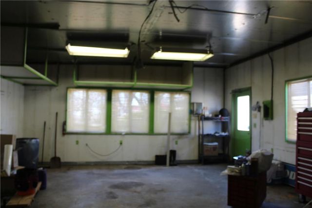 15293 Skyway Drive, Bonner Springs, KS 66012