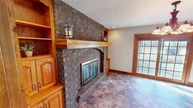 15293 Skyway Drive, Bonner Springs, KS 66012
