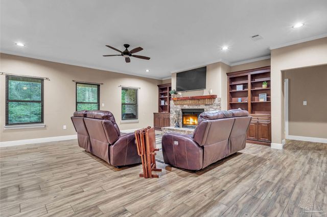 5406 Steele Rd, Baker, FL 32531