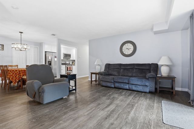 10 Village Ln 15, Tyngsborough, MA 01879