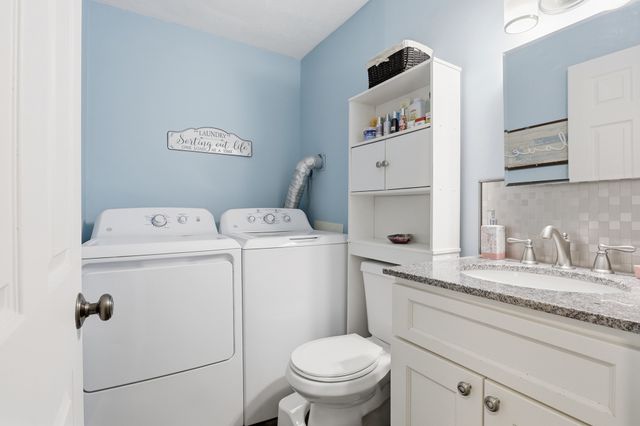 10 Village Ln 15, Tyngsborough, MA 01879