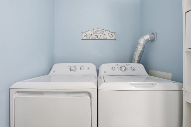 10 Village Ln 15, Tyngsborough, MA 01879