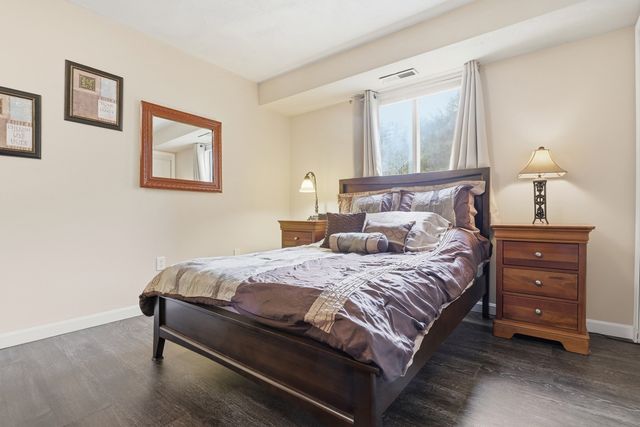 10 Village Ln 15, Tyngsborough, MA 01879